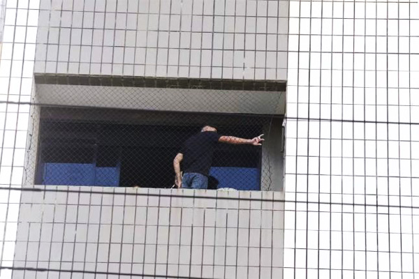 Criança de 10 anos morre ao cair do quarto andar de prédio em Fortaleza
